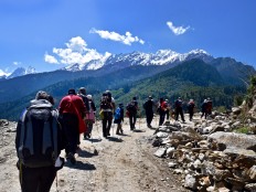 On the way to Gulling - Day 1 (pc : Suneel)